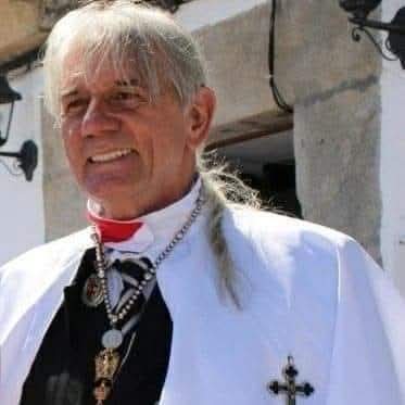 Retrato de Albino Neves em traje com cruz templária